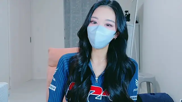 Snapshot of ramuchan_desu chatting on February 8, 2026, 12:08 am ramuchan desu online show from February 8, 2026, 12:08 am