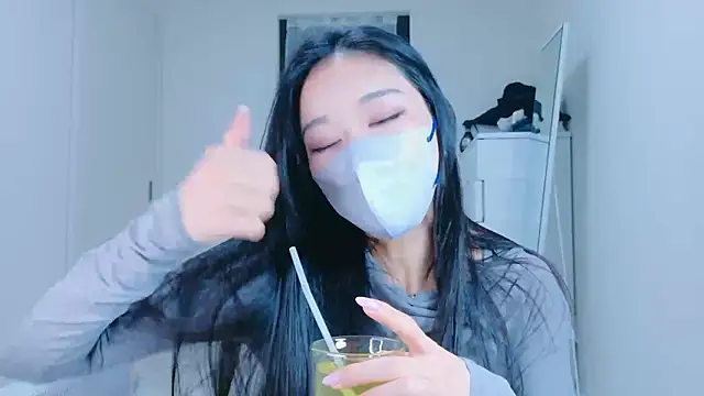 Snapshot of ramuchan_desu chatting on January 8, 2026, 12:27 am ramuchan desu online show from January 8, 2026, 12:27 am