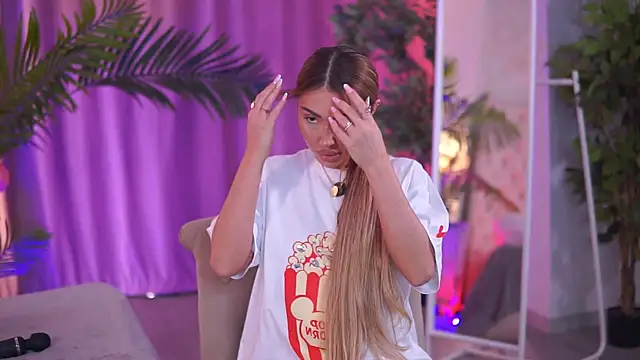 ZennySings online show from December 19, 2025, 12:40 pm