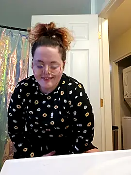 Snapshot of nuttiebuddy1 chatting on December 5, 2025, 7:55 pm nuttiebuddy1 online show from December 5, 2025, 7:55 pm