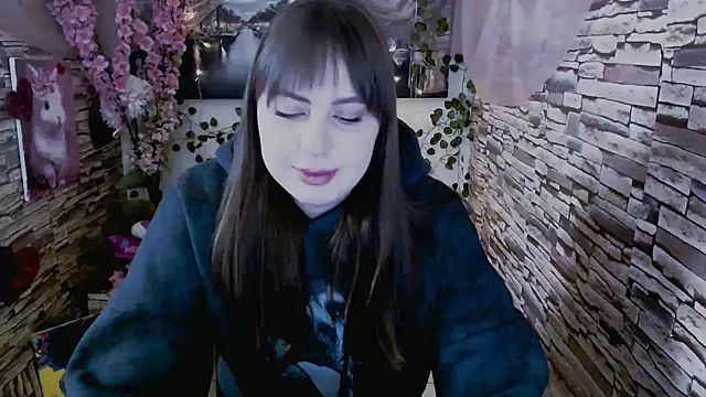 Amanda Bright  online show from October 1, 2025, 6:40 am