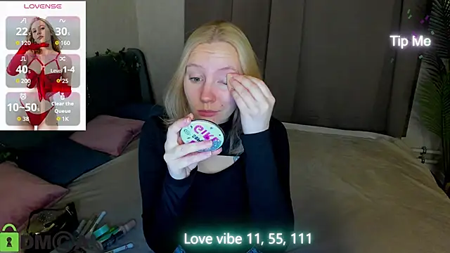 Snapshot of Anna_Chelsea chatting on December 17, 2025, 12:04 am Anna Chelsea online show from December 17, 2025, 12:04 am