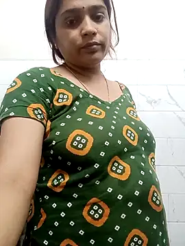 Snapshot of Trisha_71 chatting on April 25, 2026, 3:53 pm Trisha 71 online show from April 25, 2026, 3:53 pm