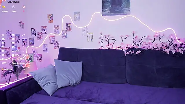 Megan--chan online show from December 2, 2025, 8:32 pm