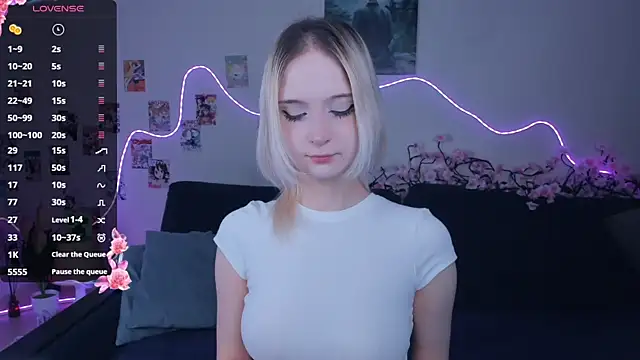 Snapshot of Megan--chan chatting on April 5, 2026, 5:08 pm Megan--chan online show from April 5, 2026, 5:08 pm