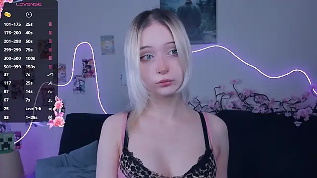 Snapshot of Megan--chan chatting on April 1, 2026, 5:10 pm Megan--chan online show from April 1, 2026, 5:10 pm