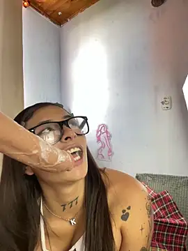 AnnieCouperr online show from November 28, 2025, 3:45 pm