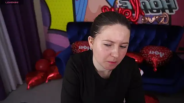 Snapshot of CraveeDoll chatting on February 10, 2026, 1:54 pm CraveeDoll online show from February 10, 2026, 1:54 pm