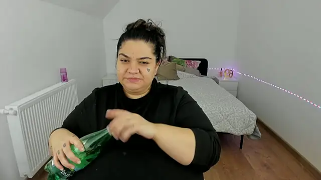 Snapshot of EvvaBBW chatting on October 12, 2025, 7:59 pm EvvaBBW online show from October 12, 2025, 7:59 pm