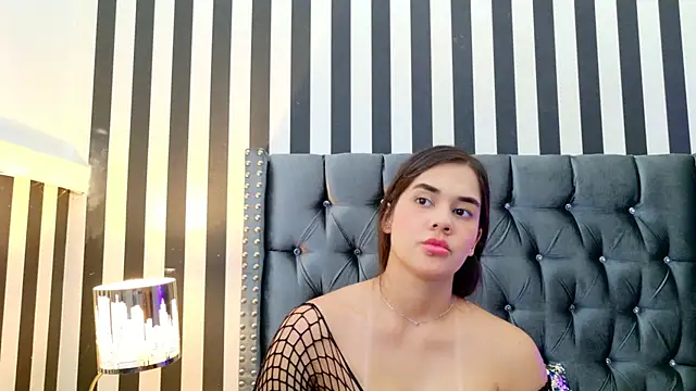 BellaLeclair online show from January 9, 2026, 4:25 pm