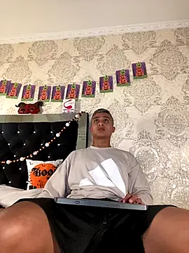 Snapshot of ThiagoBlaze chatting on October 25, 2025, 2:33 am ThiagoBlaze online show from October 25, 2025, 2:33 am