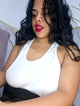 Yemaly Lee online show from May 3, 2026, 9:51 pm
