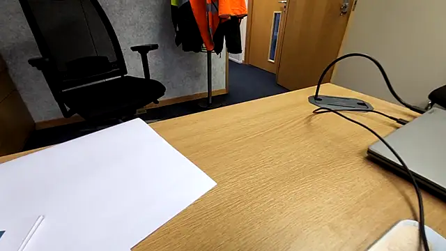 Snapshot of Oorse1966 chatting on November 7, 2025, 8:52 am Oorse1966 online show from November 7, 2025, 8:52 am