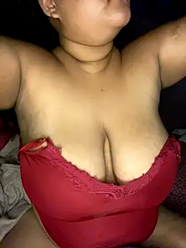 Snapshot of qxmila1 chatting on October 29, 2025, 9:52 am qxmila1 online show from October 29, 2025, 9:52 am