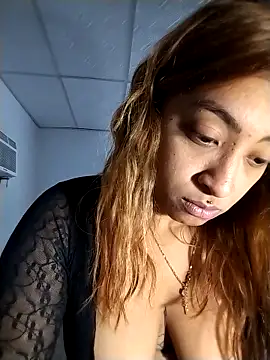 shanell saenz online show from February 4, 2026, 1:44 am