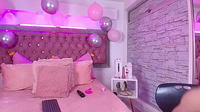 Snapshot of Bonn_Glow chatting on December 14, 2025, 3:46 am Bonn Glow online show from December 14, 2025, 3:46 am