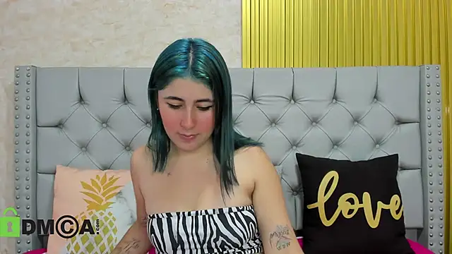 Skarlet 04 online show from November 18, 2025, 4:43 pm