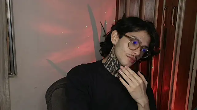 Snapshot of Mihail_leroy chatting on May 14, 2026, 3:58 am Mihail leroy online show from May 14, 2026, 3:58 am