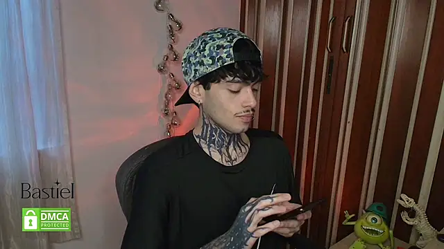 Snapshot of Mihail_leroy chatting on October 14, 2025, 10:42 pm Mihail leroy online show from October 14, 2025, 10:42 pm