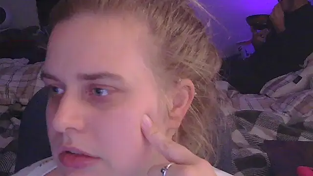 Sexyblonde12344 online show from November 4, 2025, 12:14 am