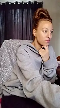 Snapshot of AnneNay chatting on July 14, 2026, 5:30 pm AnneNay online show from July 14, 2026, 5:30 pm