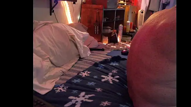 Snapshot of Pussyeat2please chatting on October 26, 2025, 7:47 pm Pussyeat2please online show from October 26, 2025, 7:47 pm