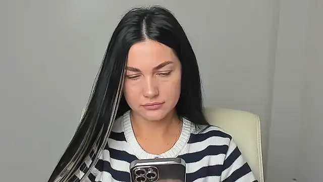 Lune Moon online show from November 21, 2025, 6:45 am