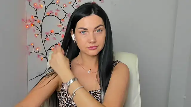 Snapshot of Lune_Moon chatting on June 22, 2026, 5:48 am Lune Moon online show from June 22, 2026, 5:48 am