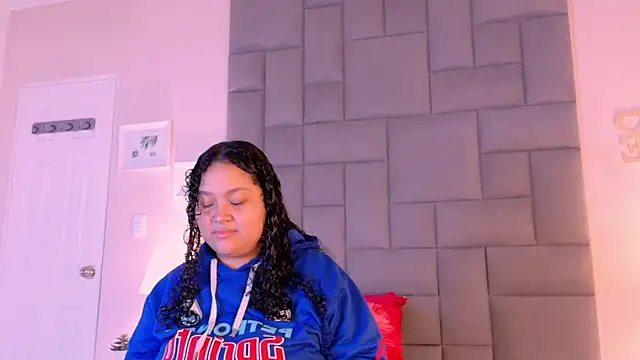 Snapshot of KITY_HILL chatting on October 2, 2025, 4:38 am KITY HILL online show from October 2, 2025, 4:38 am