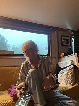 Snapshot of ladyboatlady chatting on September 15, 2025, 6:19 pm ladyboatlady online show from September 15, 2025, 6:19 pm