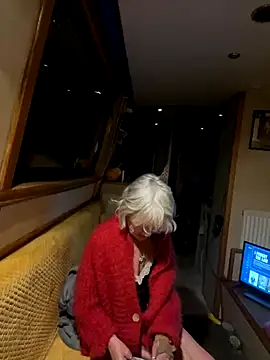 Snapshot of ladyboatlady chatting on September 10, 2025, 8:52 pm ladyboatlady online show from September 10, 2025, 8:52 pm