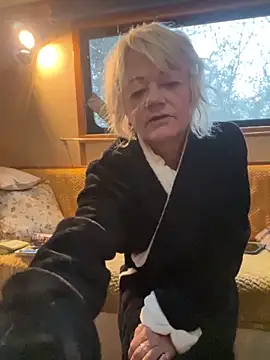 Snapshot of ladyboatlady chatting on October 8, 2025, 6:26 am ladyboatlady online show from October 8, 2025, 6:26 am