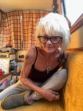 Snapshot of ladyboatlady chatting on October 2, 2025, 7:12 am ladyboatlady online show from October 2, 2025, 7:12 am