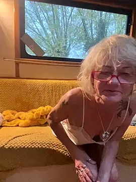 Snapshot of ladyboatlady chatting on October 14, 2025, 6:36 am ladyboatlady online show from October 14, 2025, 6:36 am