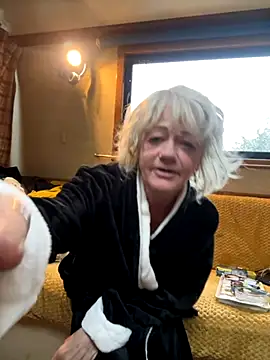 Snapshot of ladyboatlady chatting on October 3, 2025, 6:37 am ladyboatlady online show from October 3, 2025, 6:37 am