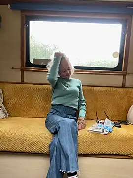 Snapshot of ladyboatlady chatting on September 14, 2025, 2:39 pm ladyboatlady online show from September 14, 2025, 2:39 pm