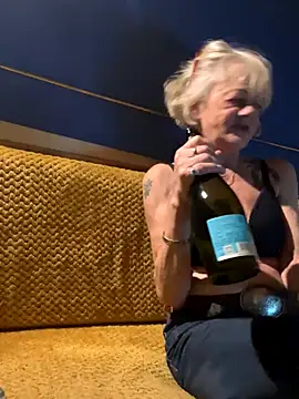 Snapshot of ladyboatlady chatting on December 1, 2025, 5:36 pm ladyboatlady online show from December 1, 2025, 5:36 pm