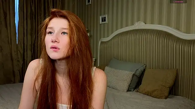 Juuulia  online show from September 18, 2025, 2:53 pm