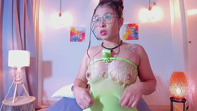 Snapshot of Karlaliones69 chatting on January 8, 2026, 11:49 am Karlaliones69 online show from January 8, 2026, 11:49 am