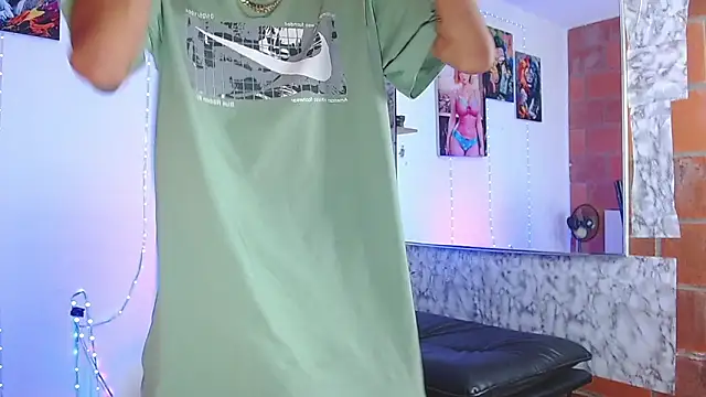 Snapshot of briamhoconor_xh chatting on October 13, 2025, 10:21 pm briamhoconor xh online show from October 13, 2025, 10:21 pm