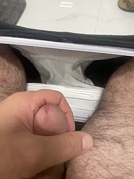 Heros2000 online show from November 18, 2025, 6:44 pm