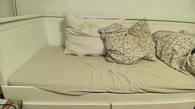 Marie03 online show from December 22, 2025, 2:28 pm