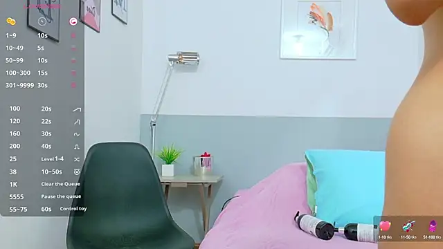 cutepetitee online show from September 11, 2025, 8:09 pm