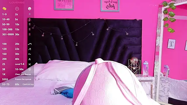 cutepetitee online show from September 17, 2025, 7:27 pm