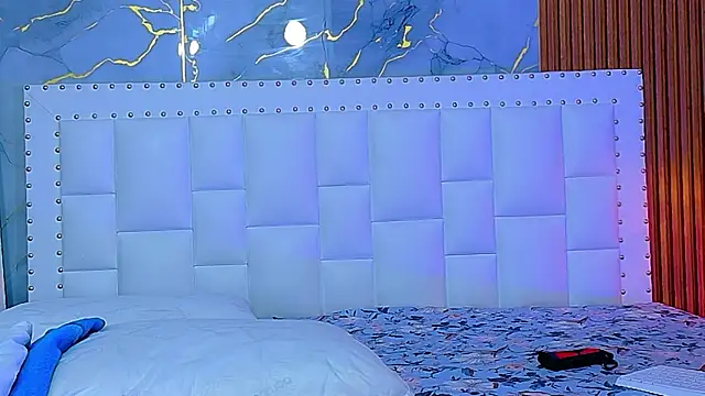 Snapshot of cutepetitee chatting on April 22, 2026, 7:42 pm cutepetitee online show from April 22, 2026, 7:42 pm
