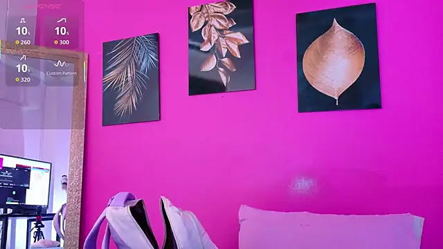 cutepetitee online show from September 30, 2025, 7:53 pm