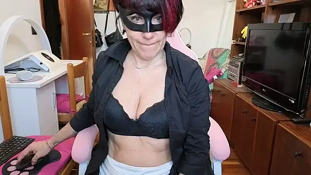 Snapshot of DragonflyExhib chatting on April 2, 2026, 7:48 am DragonflyExhib online show from April 2, 2026, 7:48 am