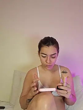 Snapshot of AmaiaSalvatore chatting on November 22, 2025, 10:08 pm AmaiaSalvatore online show from November 22, 2025, 10:08 pm