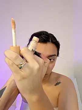 Snapshot of AmaiaSalvatore chatting on October 19, 2025, 8:11 pm AmaiaSalvatore online show from October 19, 2025, 8:11 pm