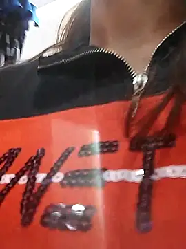 dyjaA online show from November 4, 2025, 6:11 pm